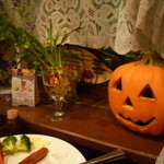 ビアハウス・ザ・ビール党 - ハロウィンの季節の店内