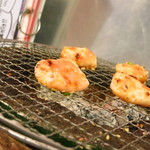 炭火・七輪 ホルモン焼 珍満  - 名物のしろマル５９０円