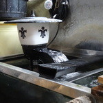 川魚料理 はや幸 - 鰻の水槽