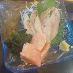 京都 丹波黒地鶏かずき - 日替わりランチ/900
            すずき刺身、まぐろブツ、唐揚げ
