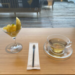 江之浦リトリート 凛門 - チェックイン時には、バジルティーと蜜柑が供された