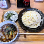 うさぎ屋udon - 肉汁うどん（880円）＋5玉（110円）
