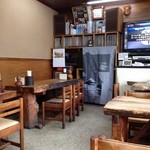 大助うどん - 店内風景、左奥にレコード＆ステレオあり