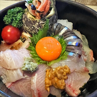 うさぎ亭 - 料理写真:海の幸丼　美味☆