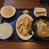 Man fukurou - ●選べるランチ　750円 塩ラーメン＋八宝菜＋揚物、ご飯、サラダ、漬物