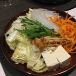 Shabu Shabu Sukiyaki Don Tei - 最初の野菜盛合わせ