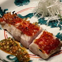 温石 - こちらのスペシャリテですね。金目鯛の炭火焼き。手前の山椒醤油との相性が抜群です