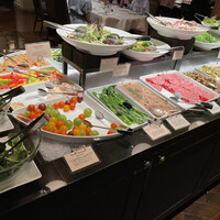ロウリーズ・ザ・プライムリブ 恵比寿ガーデンプレイス店 - 色鮮やか
