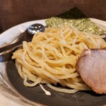 鶏白湯専門店 つけ麺 まるや - 麵のアップです。