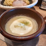 鶏白湯専門店 つけ麺 まるや - つけ汁です。