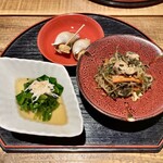 山形料理と地酒 まら - 先付：バイ貝のウマ煮 ほうれん草のおひたし ひょう干し煮