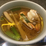 旅人シェフのタイ食堂 KHAO - ゲーン・ソム(海老と鯛のハーブサワースープ)