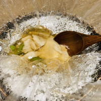 渋谷 三心 - 紐を引っ張ると嶺岡豆腐が出てきます。