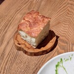 sio - sioだけで味わえる特製ルルソールフォカッチャ。ルルソール店舗では買えない特注品。出して下さった温め立てがやはりいちばん絶品!! パン好きにはたまらない美味しさ。今回はオリーブオイルあっさりめ軽やかで