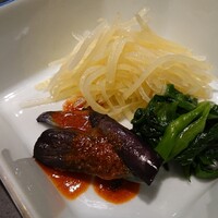 焼肉割烹 愛子 - ナムル盛り合わせ
