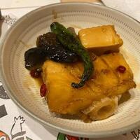 あまの - 煮込みは鯛アラ炊き、大きなアラを使ったアラ炊きでした。