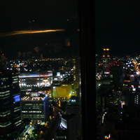ダイナミックキッチン＆バー 燦 大阪店 - 店内から見える夜景