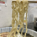 らー麺　Do・Ni・Bo - ちぢれ太麺をリフトUP⤴️