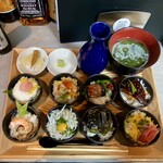 SPICE TRUNK - プレミアムおちょこ丼ランチ 8種
                      あおさのお味噌汁、漬物、昆布と鰹の白出汁（お茶漬け用）
                      