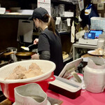 モモタイ - カセットコンロで目玉焼き焼いてます