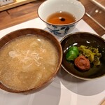 とんかつ 蒼樹 - 豚汁と漬物、黒豆茶