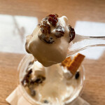 バーンズ - 【2022年12月】ラムレーズンのソフトクリーム＠680円、今回も超旨い(^o^)丿