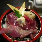 かわしま寿司 - 春先の勝浦産の初カツオも美味しい。(５００円)。秋の戻りカツオが楽しみ。