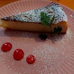 カフェカーロ - デザートセット(ランチ代＋350円税込)  ブリュレチーズケーキです。