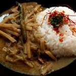 カフェカーロ - CAROのグリーンカレー(1450円税込)  前菜の盛り合わせとフリードリンク付きです。