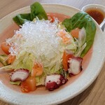 Kaitenzushi Choujirou - お寿司屋さんサラダ、580円。
