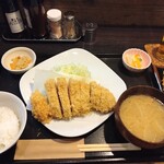 成蔵 - 最後のロース定食　岩中豚