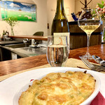 ビストロ ルリール - 広島産牡蠣のグラタン。プリプリの大粒牡蠣が3つ入って美味しい。チーズの焦げ加減が絶妙。天然真鯛出汁入りベシャメルソースもクリーミーでかなり手間かかってますね。