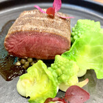 ビストロ ルリール - ニュージーランド産仔羊レンズ豆とバルサミコソース。マッシュポテトとロマネスコ添え。全く臭みが無い新鮮な仔羊の爽やかな旨みを活かした仕上げが絶品。