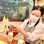 Bistro Le Rire - 長野県戸隠出身の可愛らしいマダムはsommelier。和かに丁寧に対応頂き、とても気持ち良いランチとなりました。有難うございました♪