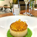 ビストロ ルリール - 糸島産大根ステーキ。昆布で煮た厚切り大根ステーキの上にはオリーブオイル漬のイクラ。下には鮮やかな春菊のソース。三味一体の素晴らしい一品。