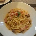 ラザンブラ - トマトベースのベーコンのパスタ トマトがサッパリしていてあっさりしていました！