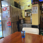 ヒマラヤカリー Everest Grill Bar - 小窓でケバブコーナーが見えます