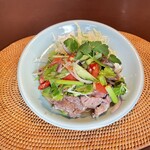 Khroop khrua - 牛肉のハーブサラダ・ヤムヌア
