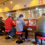 家系ラーメン 稲葉家 - 店舗内観