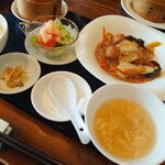 九龍飲茶酒楼 - 料理写真:一汁三菜ランチ