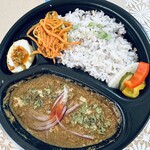 Vogue Curry Works - 大盛りチキンスパイスカレー（玉子付）@1350