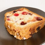 ボニーズベイクショップ - ベリー2種のギリシャヨーグルトクラムパウンド