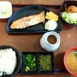 たまや食堂 - 鮭の塩焼き 里芋コロッケ定食