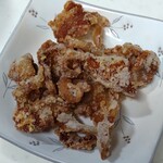 大分唐揚げ専門店 とりあん - とり皮。パリパリしていてビールに合います。