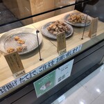 大分唐揚げ専門店 とりあん - 揚げたてくださいと言えば、奥で揚げてくれます。