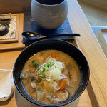 江之浦リトリート 凛門 - 酒粕を用いたとの説明があった、けんちん汁風のお椀は、朝食のメニューの中でも、特に印象に残る味わいだった