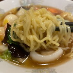 完全個室 中華食べ放題 香港美食園 - 五目そばの麺 
