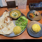 タンドールバル カマル2号 - 【カマルランチ850円】「マイルドカレー：菜の花のダル（豆）カレー」＋【2種のタンドリーチキン350円2P】税込を頼みました。(● ˃̶͈̀ロ˂̶͈́)੭ꠥ⁾⁾