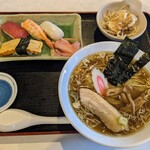 松竹 - 料理写真:すし・らーめんセット