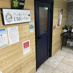 魚介イタリアン&チーズ UMIバル - 外観。お世辞にも綺麗とは言えないビルの一室にあります。こちらの店舗内だけ別世界です♩